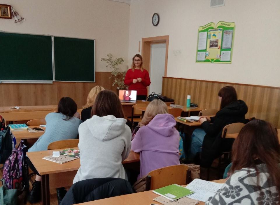 Магістрантка М. Крохмальна ділиться враженнями студентського життя на факультеті іноземних мов